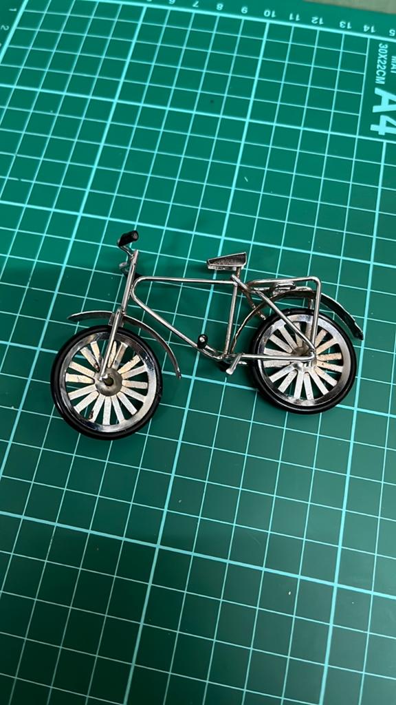 Miniatuur fiets, Ophalen of Verzenden, Zo goed als nieuw, Poppenhuis