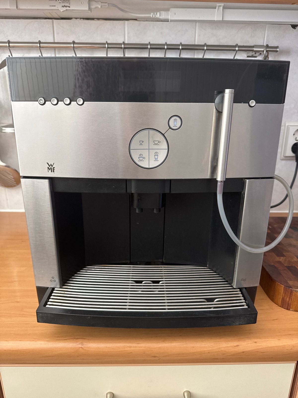 WMF 1000 Koffiemachine - Volautomatisch en in werkende staat, Ophalen, Afneembaar waterreservoir, Gebruikt, 10 kopjes of meer