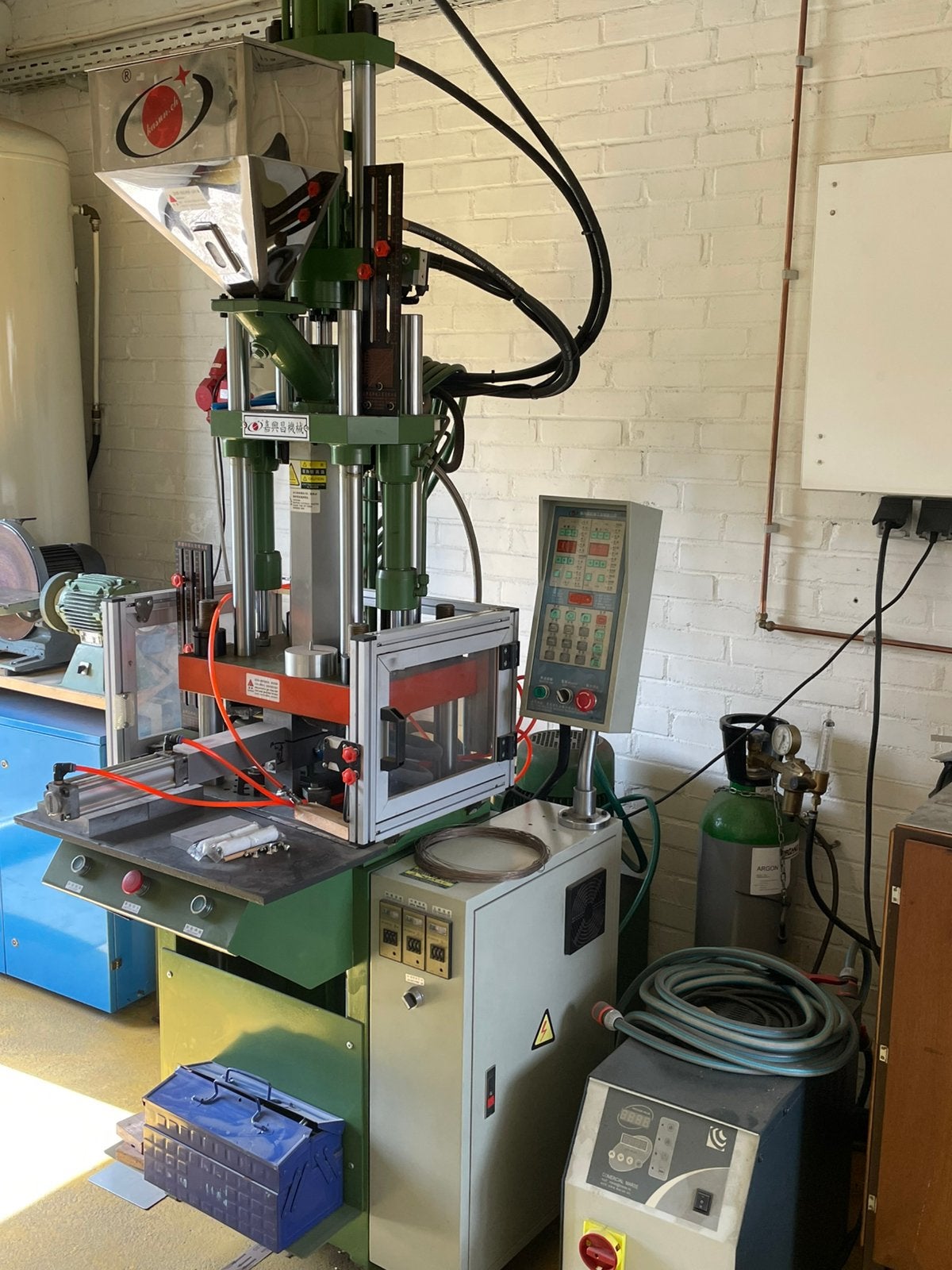 Kunststof spuit machine 25 ton, Ophalen