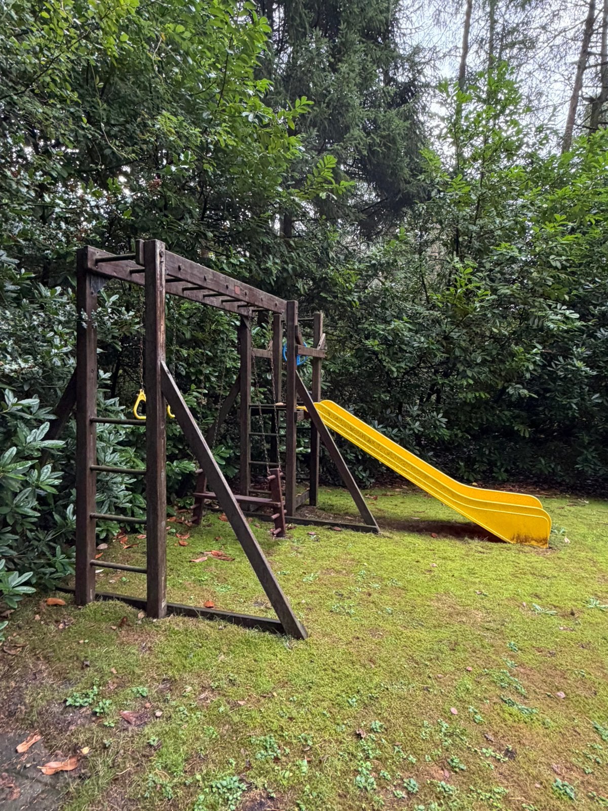 Houten speeltoestel 3 breed x 2,5 diep x 2,3 m hoog, Kinderen en Baby's, Speelgoed | Buiten | Speeltoestellen, Ophalen, Gebruikt