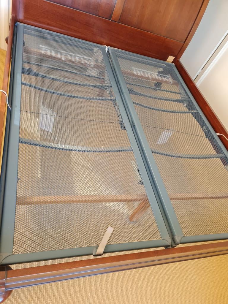 Tweepersoons koloniaal bed met lattenbodems en matrassen, Ophalen, Gebruikt, Bruin, Klassiek
