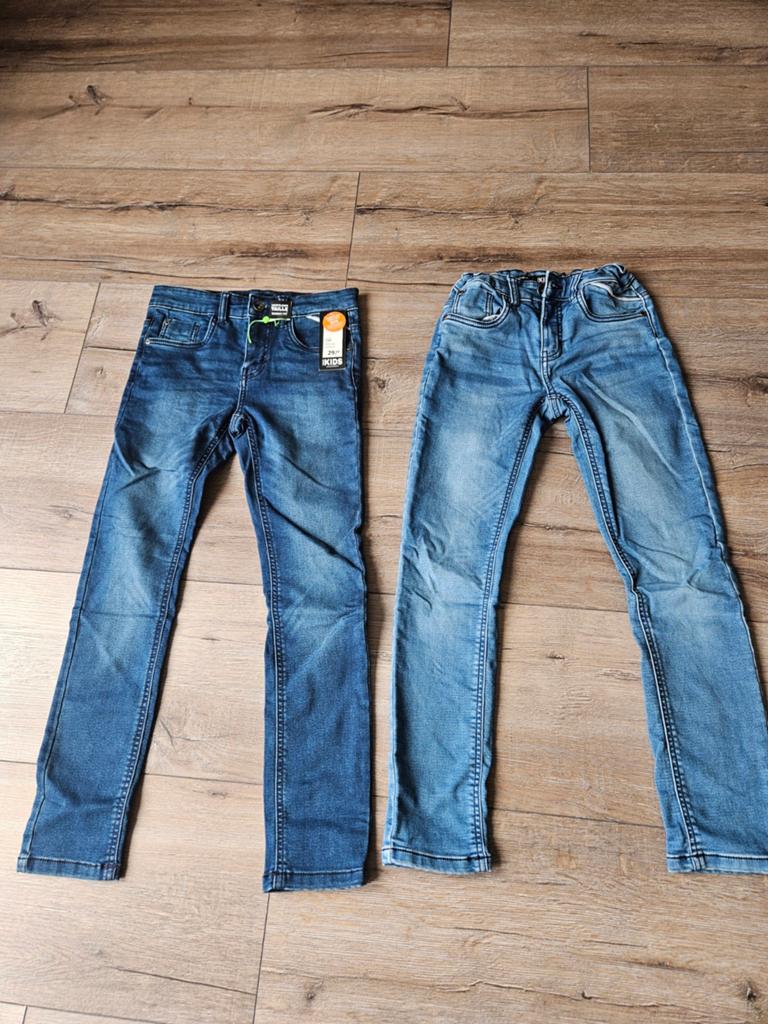 2 spijkerbroeken maat 146 1 nog nieuw ter stal, Kinderen en Baby's, Ophalen of Verzenden, Nieuw, Jongen, Broek