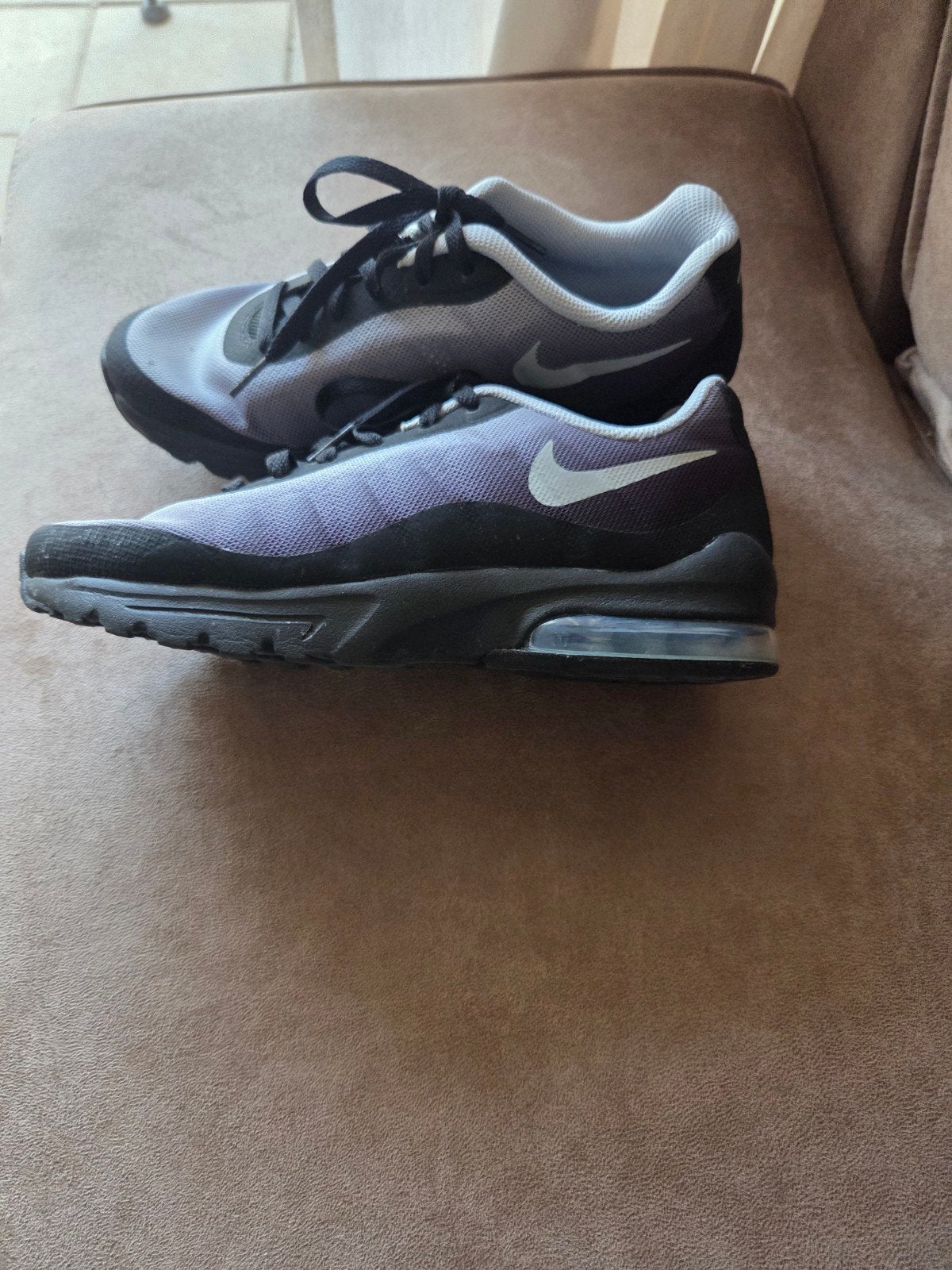 Dames Nike Sportschoenen Grijs Zwart Maat 39, Kleding | Dames, Schoenen, Ophalen, Zo goed als nieuw, Zwart