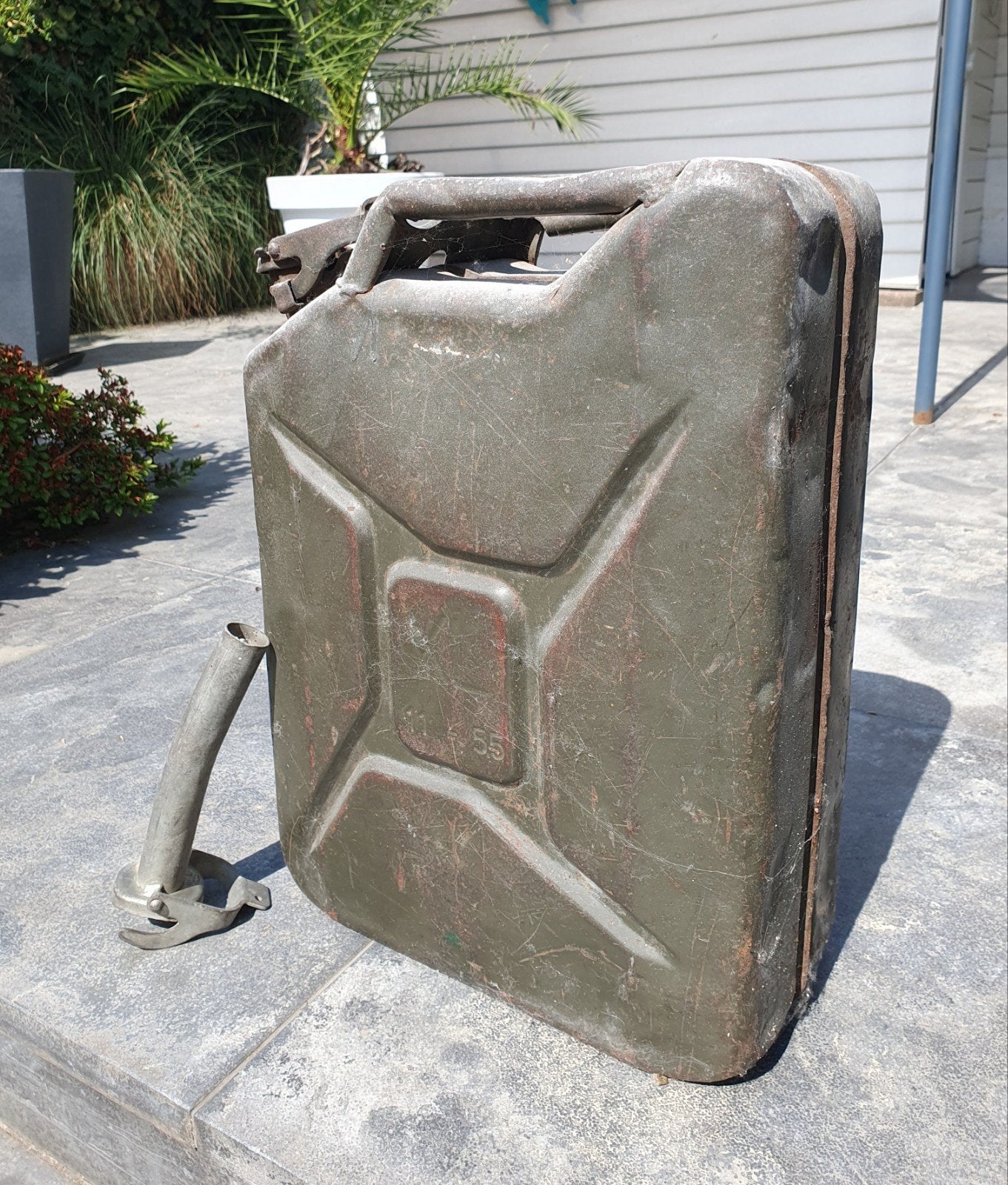 Vintage Jerrycan met schenktuit - Olijfgroen metaal, Ophalen