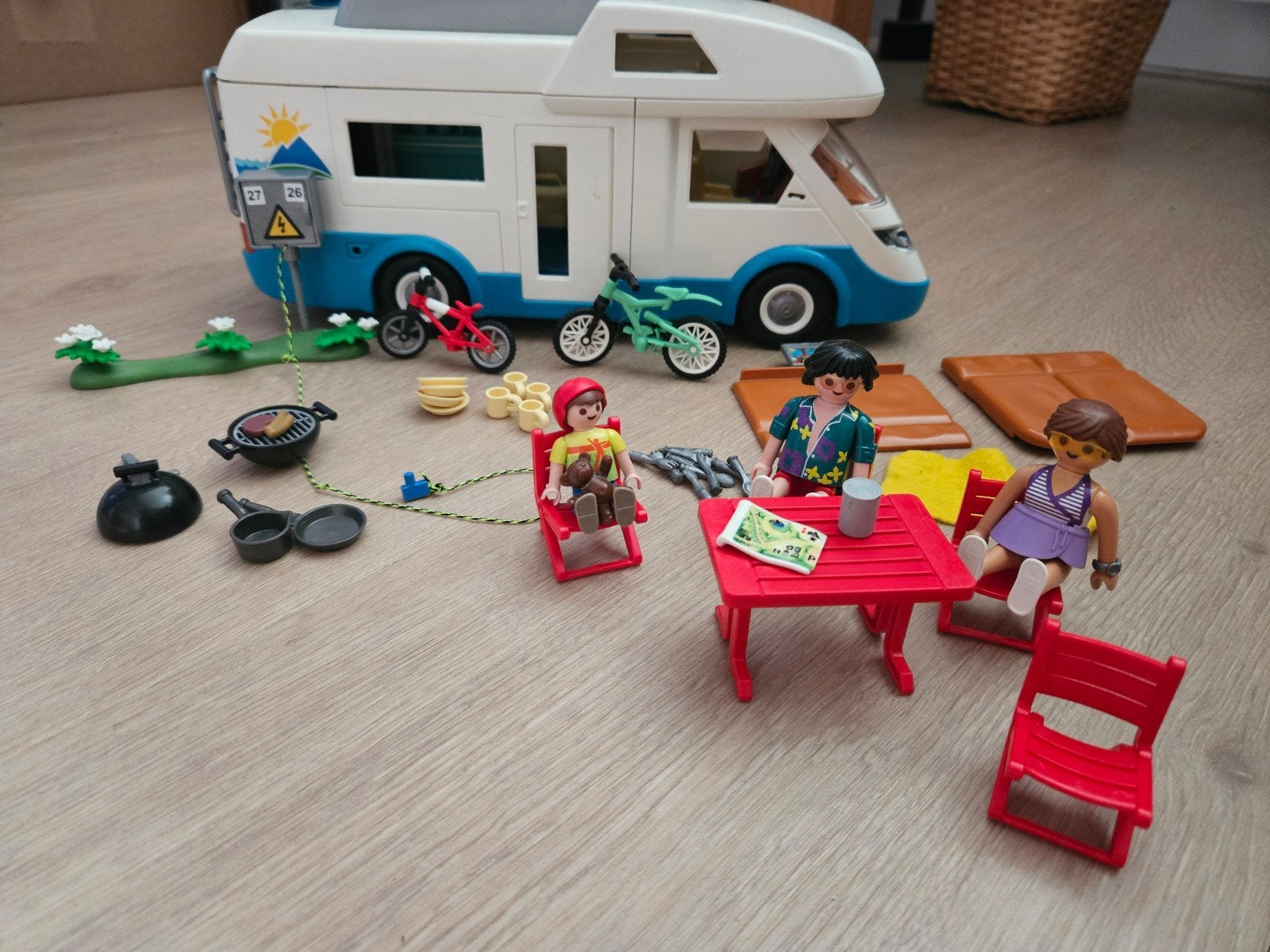 Playmobil Family Fun Camper met poppetjes en accessoires, Kinderen en Baby's, Speelgoed | Playmobil, Gebruikt, Complete set, Voertuig