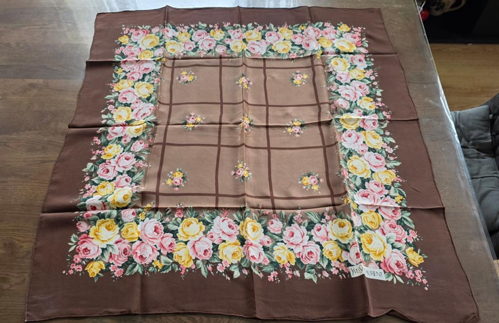 Yves Saint Laurent Sjaal met Bloemenprint, Kleding | Dames, Mutsen, Sjaals en Handschoenen, Yves Saint Laurent, Maat 46/48 (XL) of groter