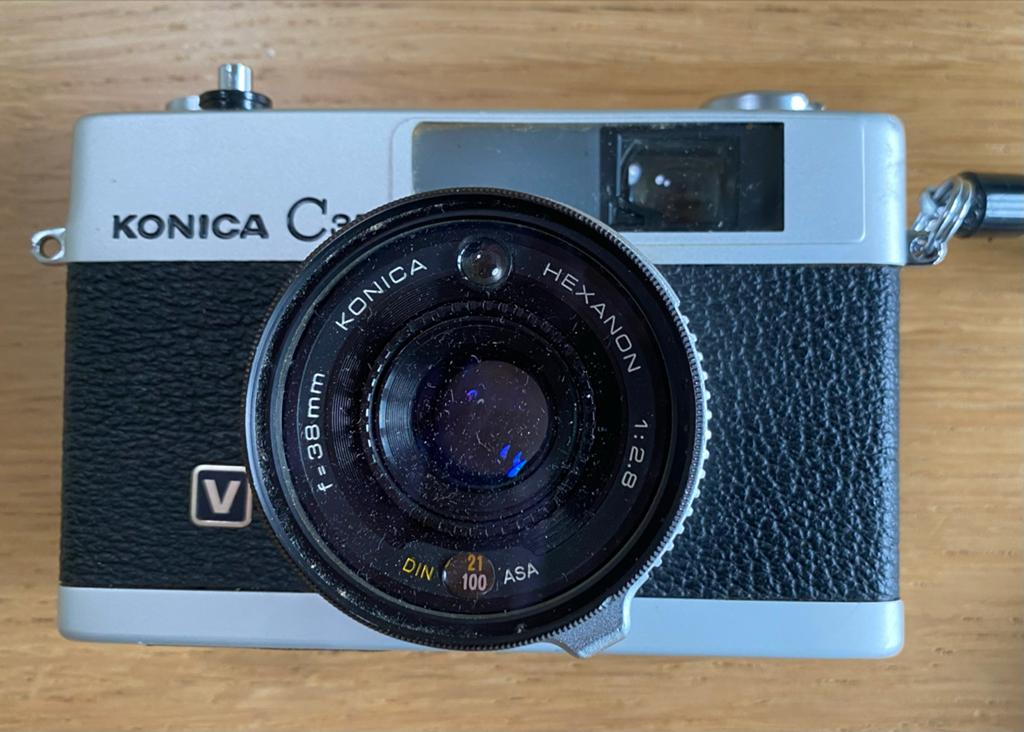 Konica C35 Compact Camera met Hexanon 38mm f/2.8 lens, Audio, Tv en Foto, Fotocamera's Analoog, Ophalen of Verzenden, Gebruikt