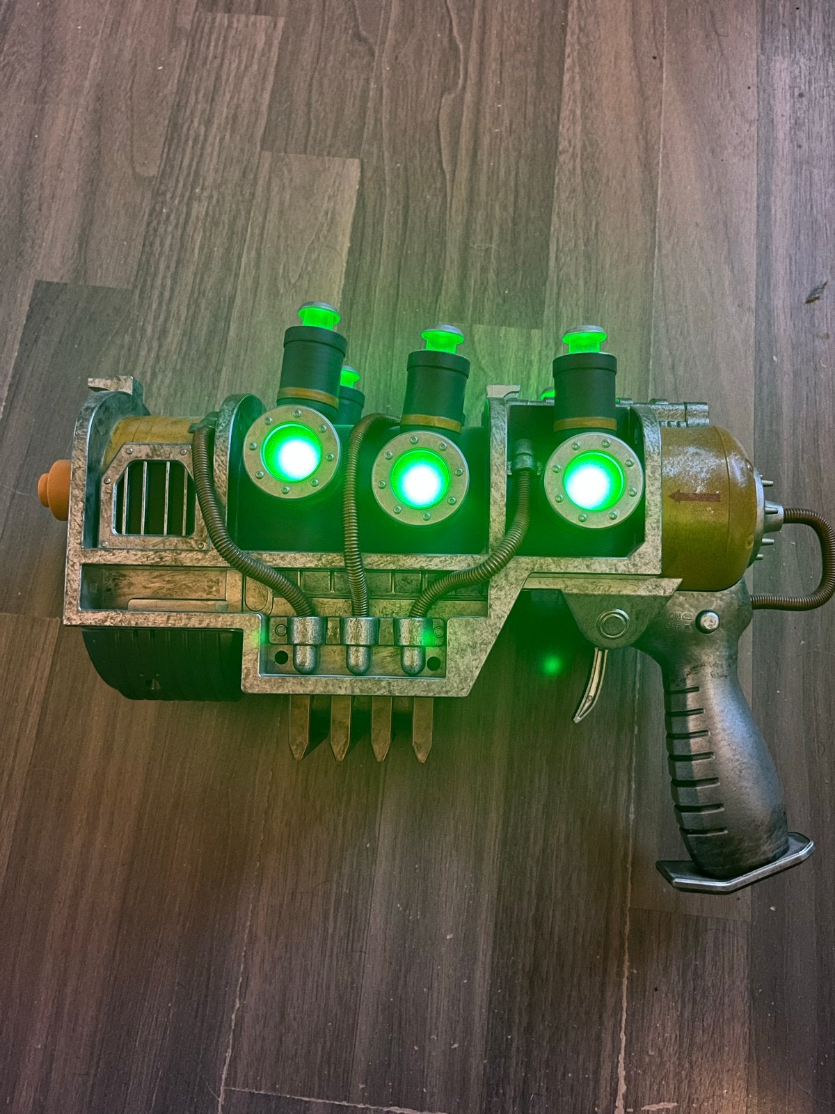 Fallout Plasma Pistol 1:1 Replica - Bethesda/Chronicle, Kinderen en Baby's, Speelgoed | Actiefiguren, Zo goed als nieuw, Ophalen of Verzenden