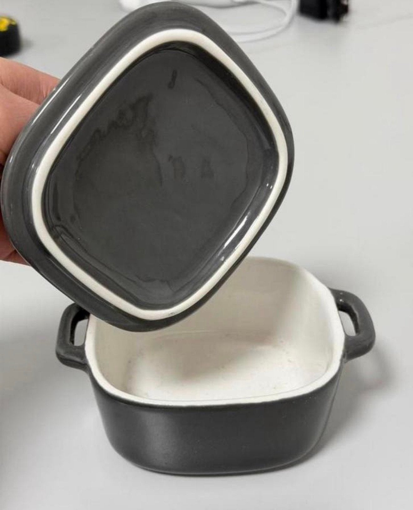 Mini Ovenschaal / Stoofpan met Deksel – Keramiek Donkergrijs, Keramiek, Ophalen of Verzenden, H, H