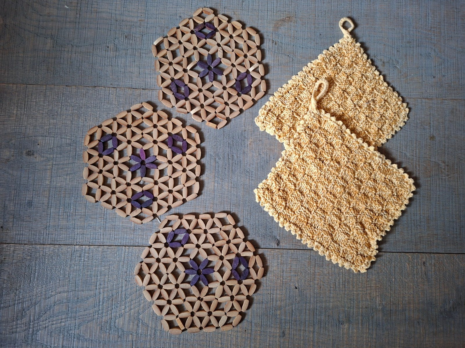 3 vintage bamboe pannenonderzetters en pannenlappen, Ophalen of Verzenden, Huis en Inrichting