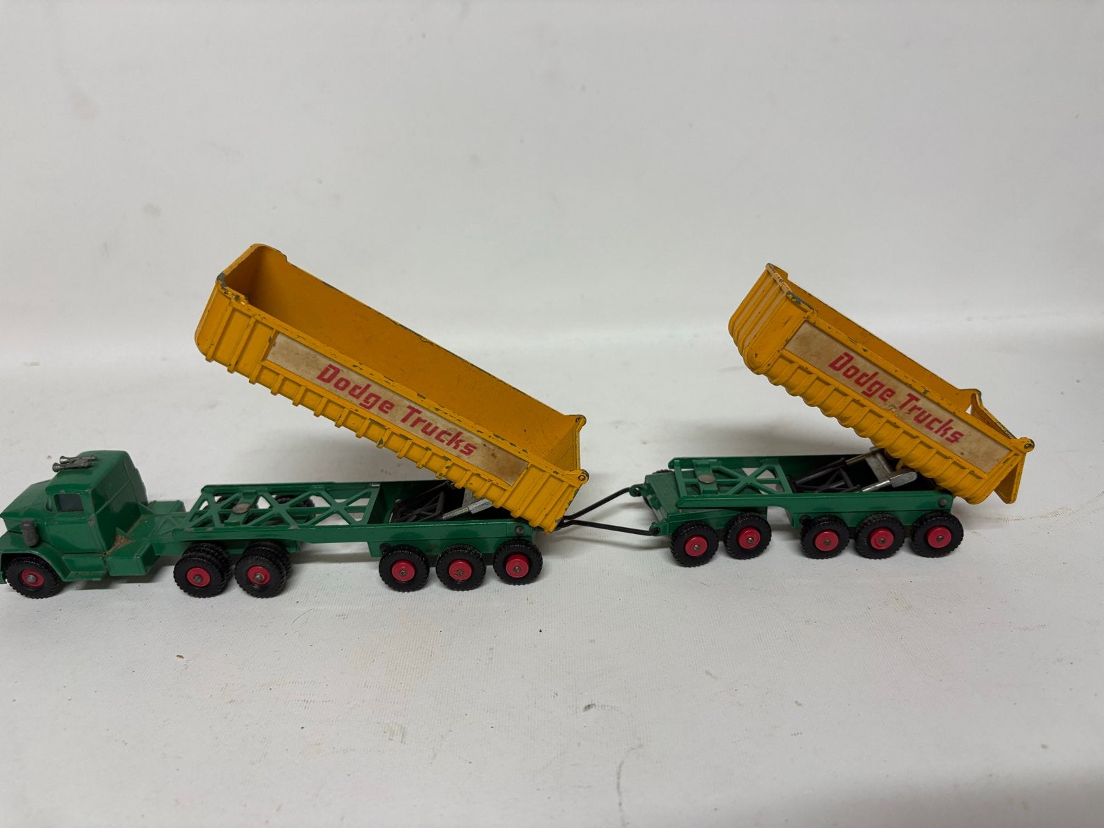 Matchbox Dodge Trucks kiepwagen met aanhanger, Ophalen of Verzenden, Gebruikt