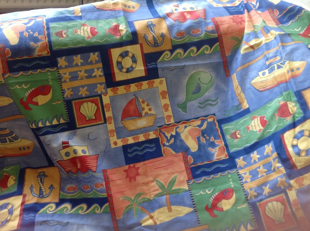 Nieuwe gordijnstof bootjes, strandthema, bijna 4 m lang, Overgordijn, Blauw, Nieuw, Ophalen of Verzenden