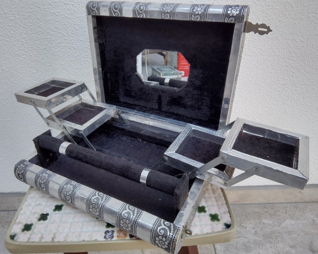 Sieradendoos met zwart fluweel, Ophalen of Verzenden, Nieuw, Zwart, Met spiegeltje(s)