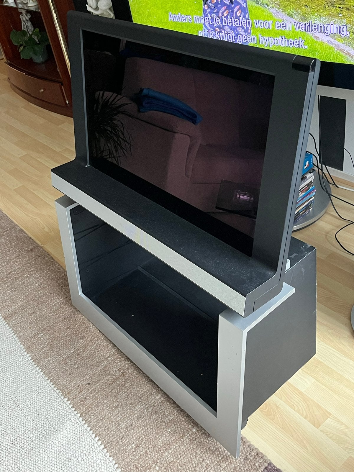 Bang & Olufsen BeoVision 8-32 LCD TV met standaard, Gebruikt, LCD, 80 tot 100 cm, Ophalen