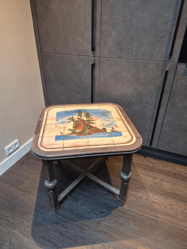 Authentiek tafeltje/ tegel tafel hand geverfd., Ophalen