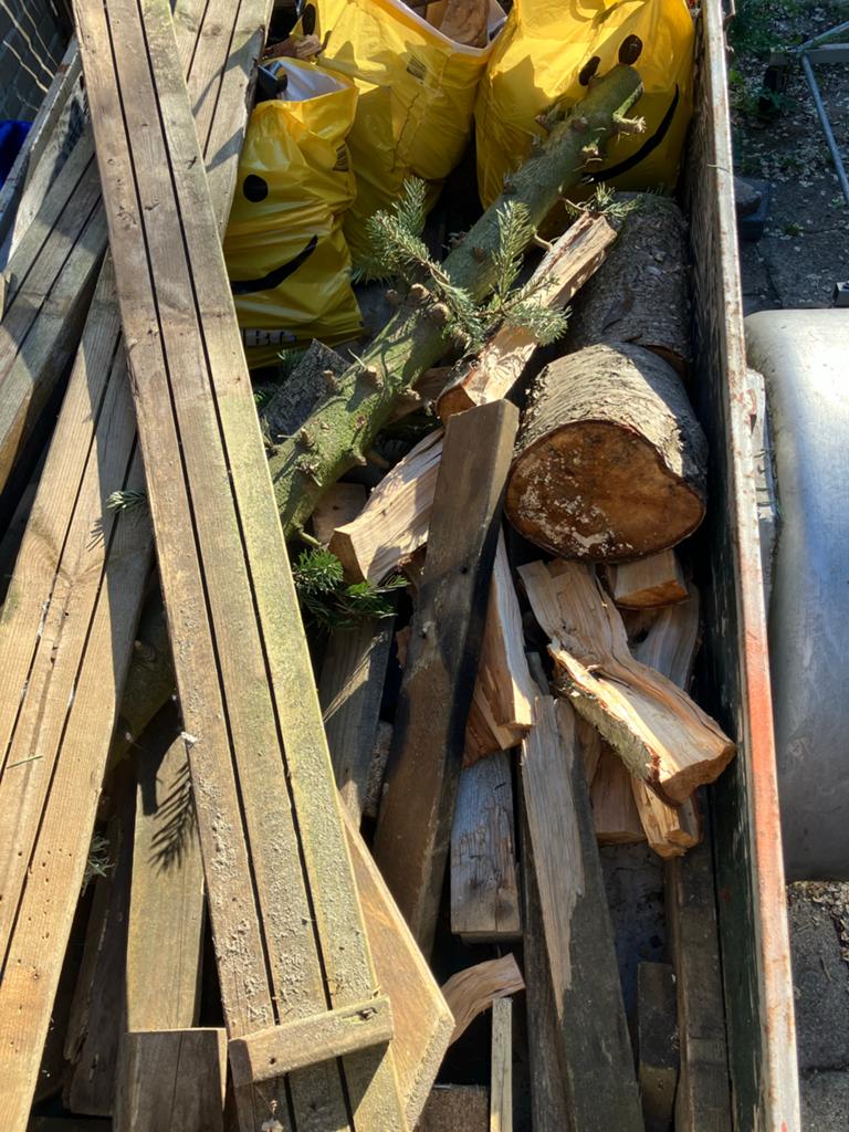 Brandhout: Blokken, Stammen en Takken - Diverse Houtsoorten, Tuin en Terras, Haardhout, Minder dan 3 m³, Ophalen, Overige houtsoorten