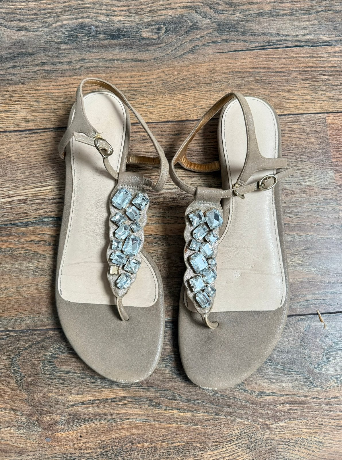 Charles & Keith teenslippers met steentjes in maat 40, Slippers, Beige, Ophalen of Verzenden, Zo goed als nieuw
