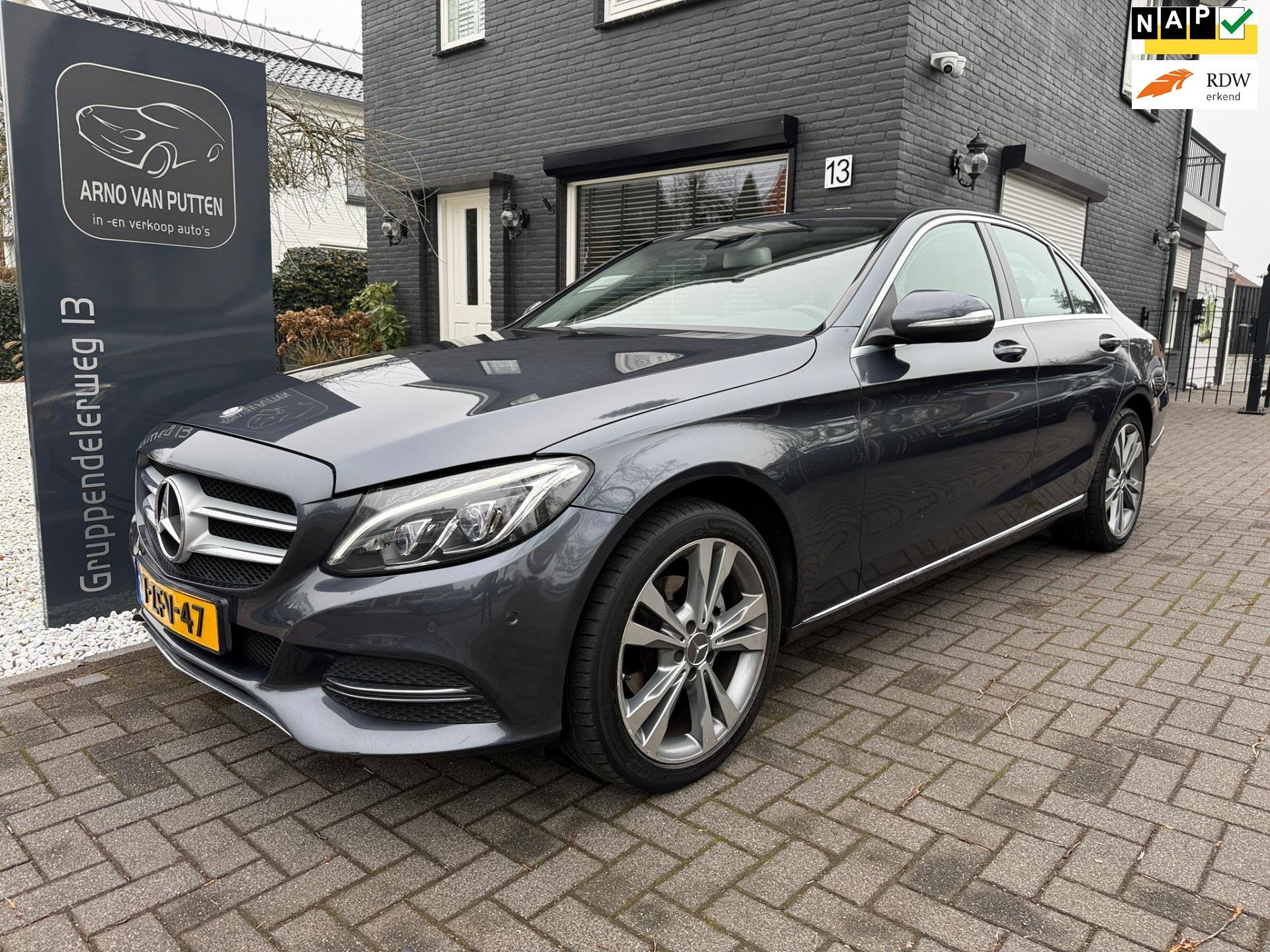 Mercedes-Benz C-klasse 180 /Panodak /Camera /Burmester/Leer, Auto's, Achterwielaandrijving, Gebruikt, Bedrijf, Sedan