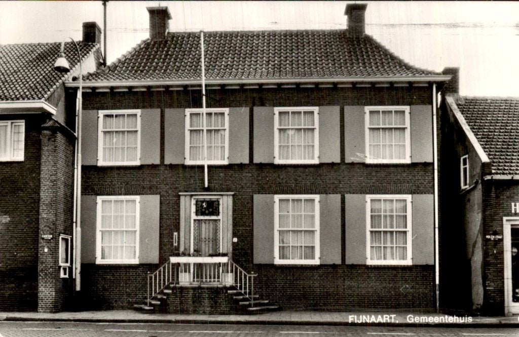 Fijnaart - Gemeentehuis - Vooraanzicht, Ophalen of Verzenden, 1940 tot 1960, Ongelopen, Noord-Brabant