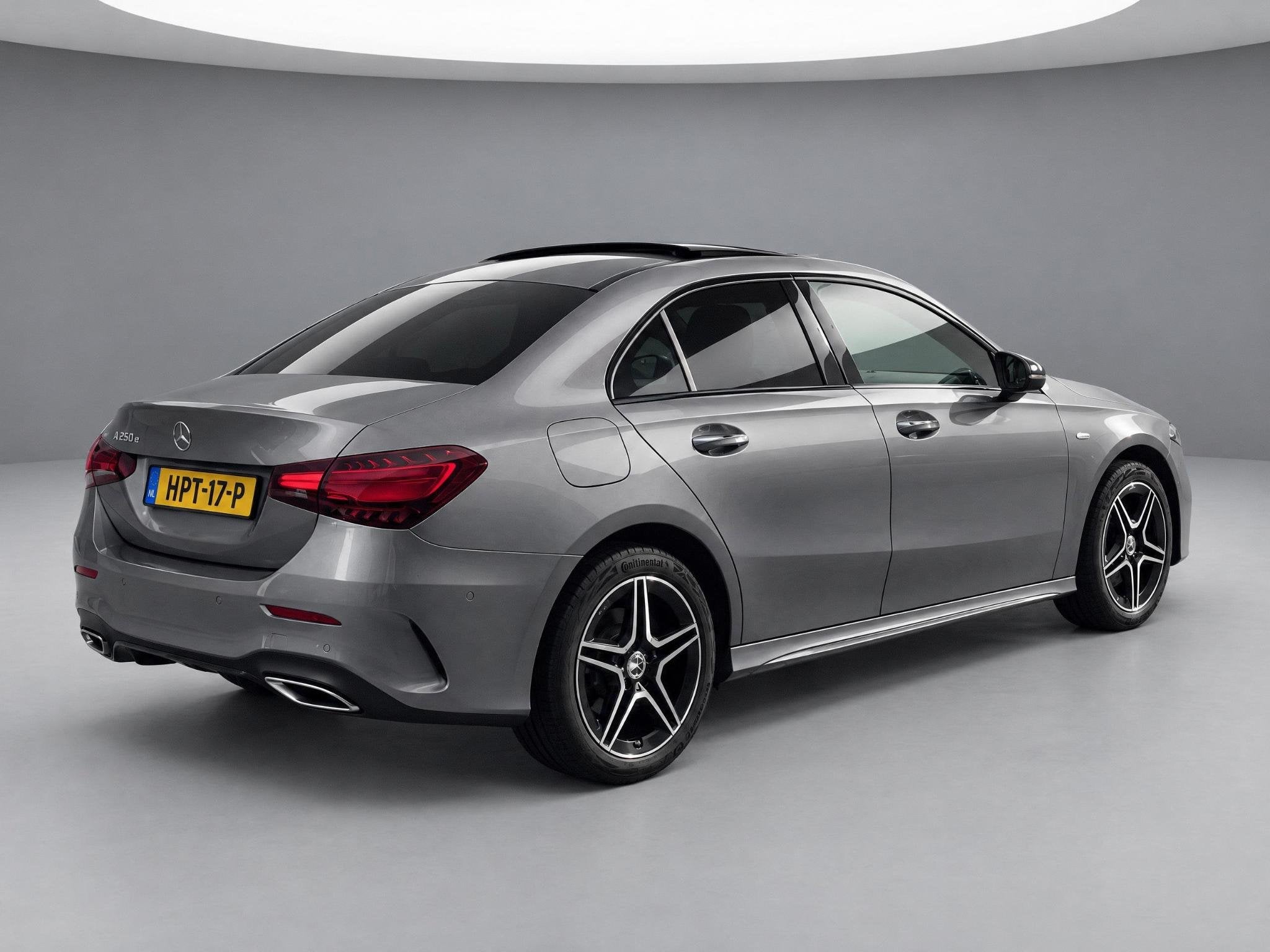 Mercedes-Benz A-klasse 250 e Business Solution AMG, Auto's, Gebruikt, 4 cilinders, Hybride Elektrisch/Benzine, 1600 kg