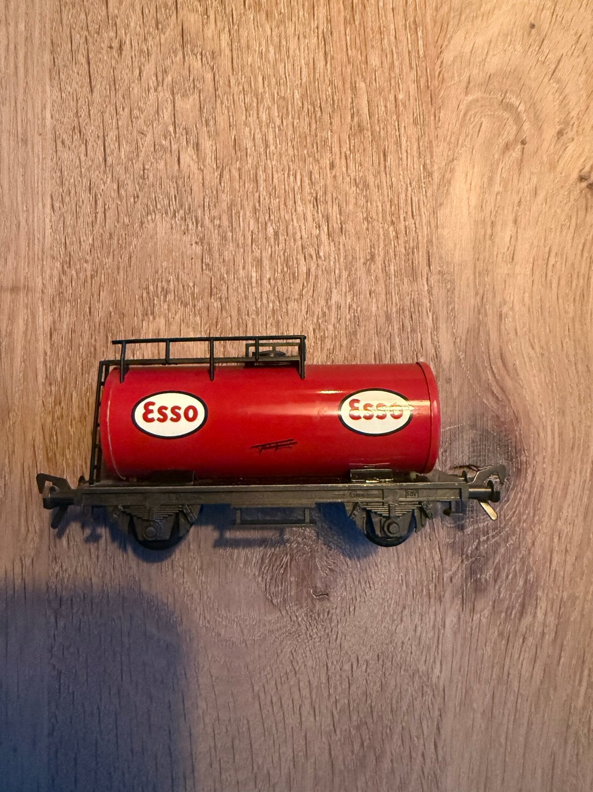 Märklin Esso tankwagon - Zo goed als nieuw, Wisselstroom, Wagon, Ophalen of Verzenden, Zo goed als nieuw
