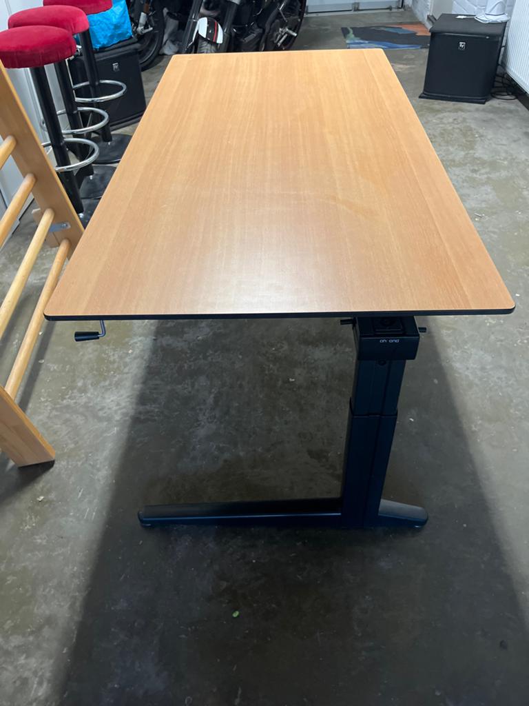 Ahrend Bureau - 160x80cm, in hoogte verstelbaar, Huis en Inrichting, Bureaus, Ophalen, Zit-sta bureau, Gebruikt, In hoogte verstelbaar