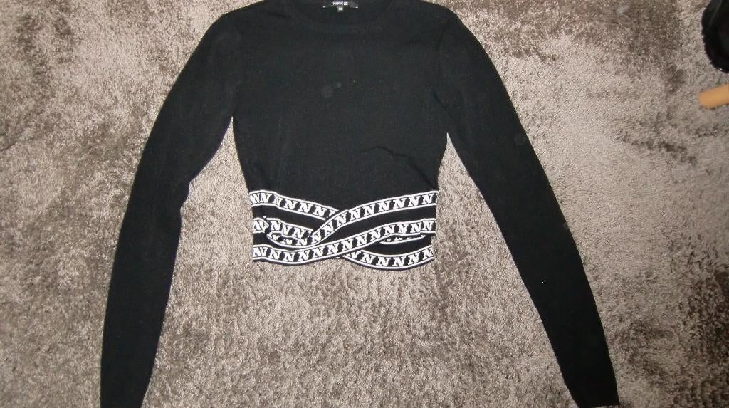 Korte top  Nikkie  maat 36, Zwart, Ophalen of Verzenden, Zo goed als nieuw, Nikkie