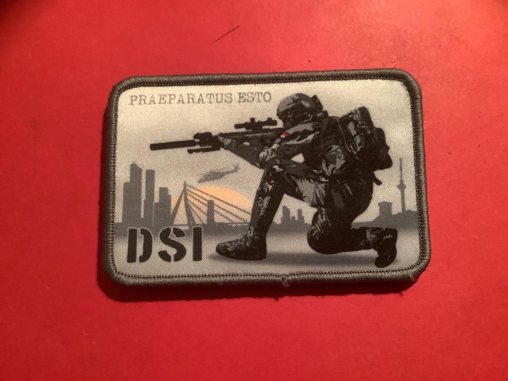 Badge van de DSI met velcro, Ophalen of Verzenden, Landmacht, Nederland, Embleem of Badge