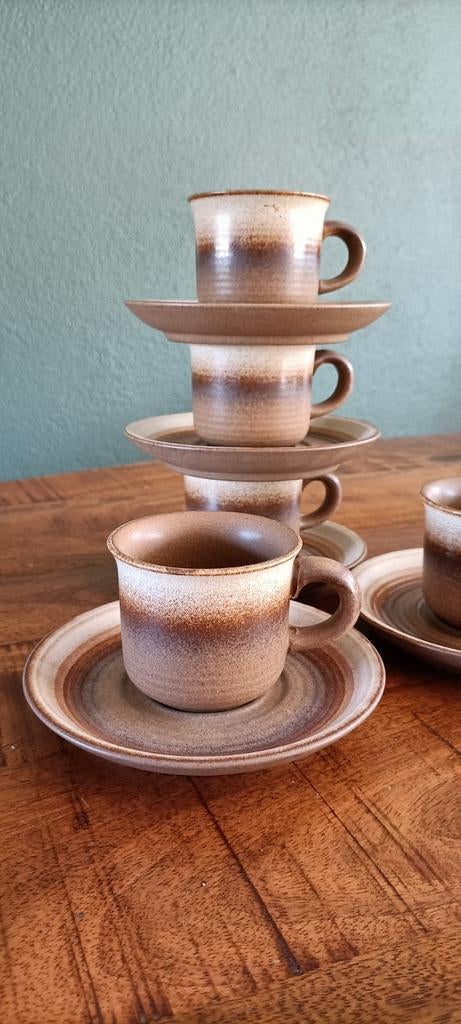 5 Vintage aardewerk kop en schotels - Gerzit, Huis en Inrichting, Keuken | Servies, Zo goed als nieuw, Kop(pen) en/of Schotel(s)