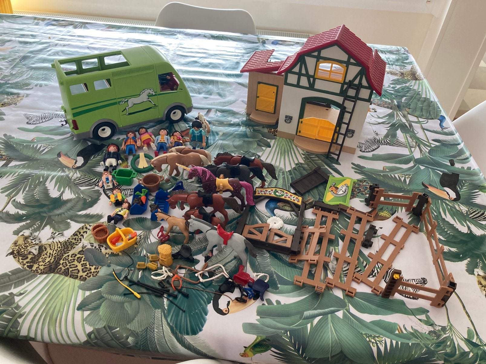 Playmobile country ponypark met paardenbus, Ophalen of Verzenden, Zo goed als nieuw