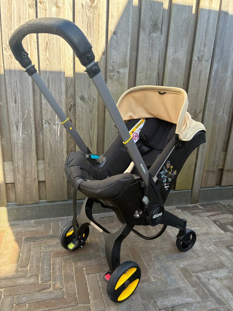 Doona i Autostoeltje - Sahara Sand, Autogordel of Isofix, Zo goed als nieuw, Verstelbare rugleuning, Ophalen