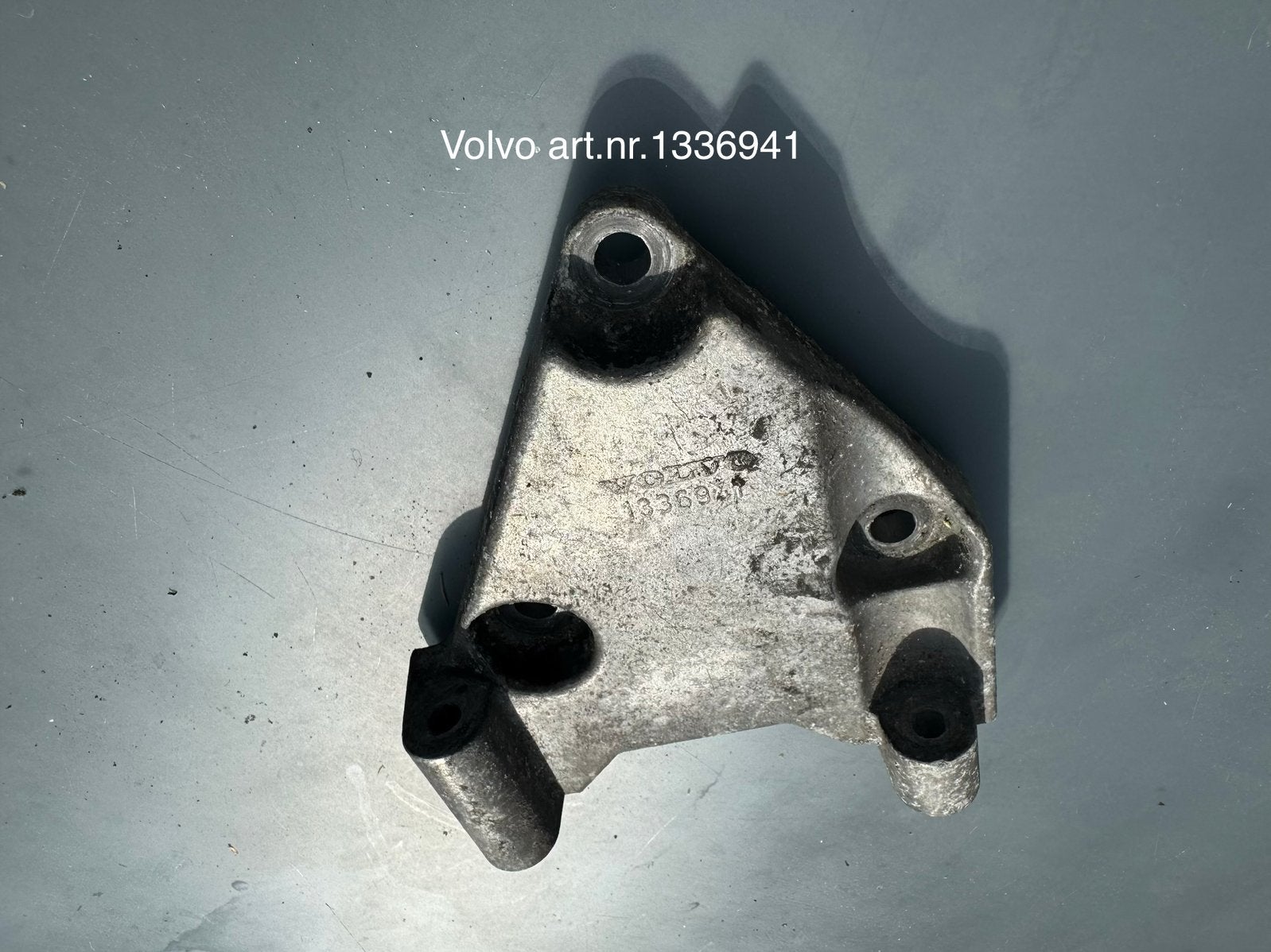 Originele Volvo steun tbv stuurbekr. pomp 200, 700 en 900, Ophalen of Verzenden, Gebruikt, Volvo