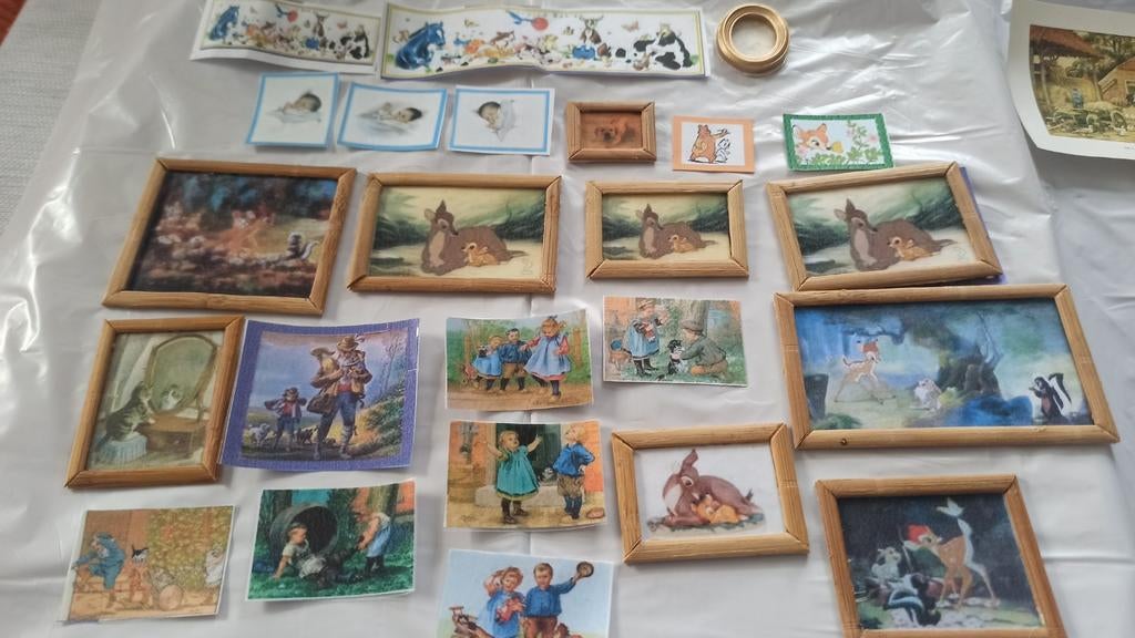 Poppenhuis plaatjes/ boekjes, kranten e. a, Ophalen of Verzenden