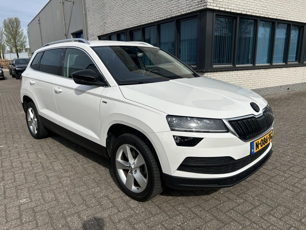 Skoda Karoq 1.0 TSI Style Bus. NAV CAMERA CARPLAY LED., Auto's, Skoda, Stof, Gebruikt, Euro 6, 116 pk