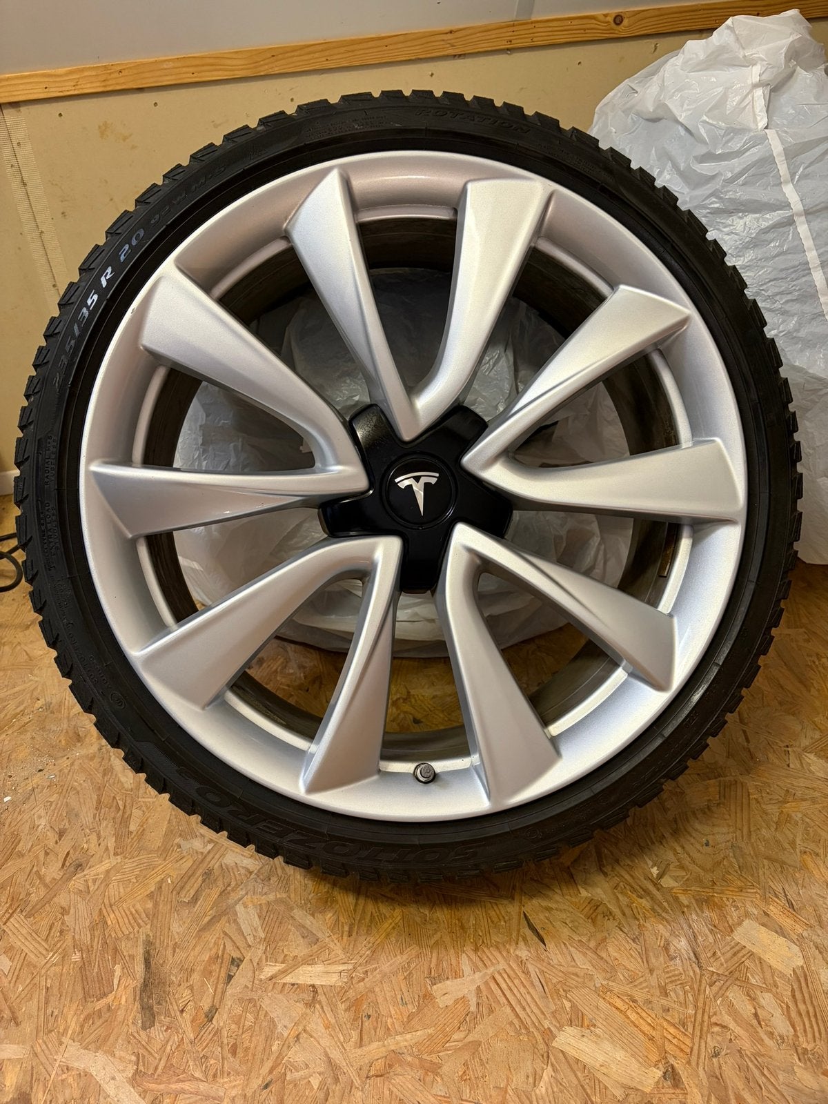 Tesla model 3 Performance ‘Stiletto’ velgen met winterbanden, Auto-onderdelen, Ophalen, Gebruikt, Banden en Velgen, Winterbanden