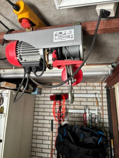 Takel, elektrisch(220V)   250 kg, Doe-het-zelf en Verbouw, Lieren en Takels, Ophalen, Zo goed als nieuw, Elektrisch