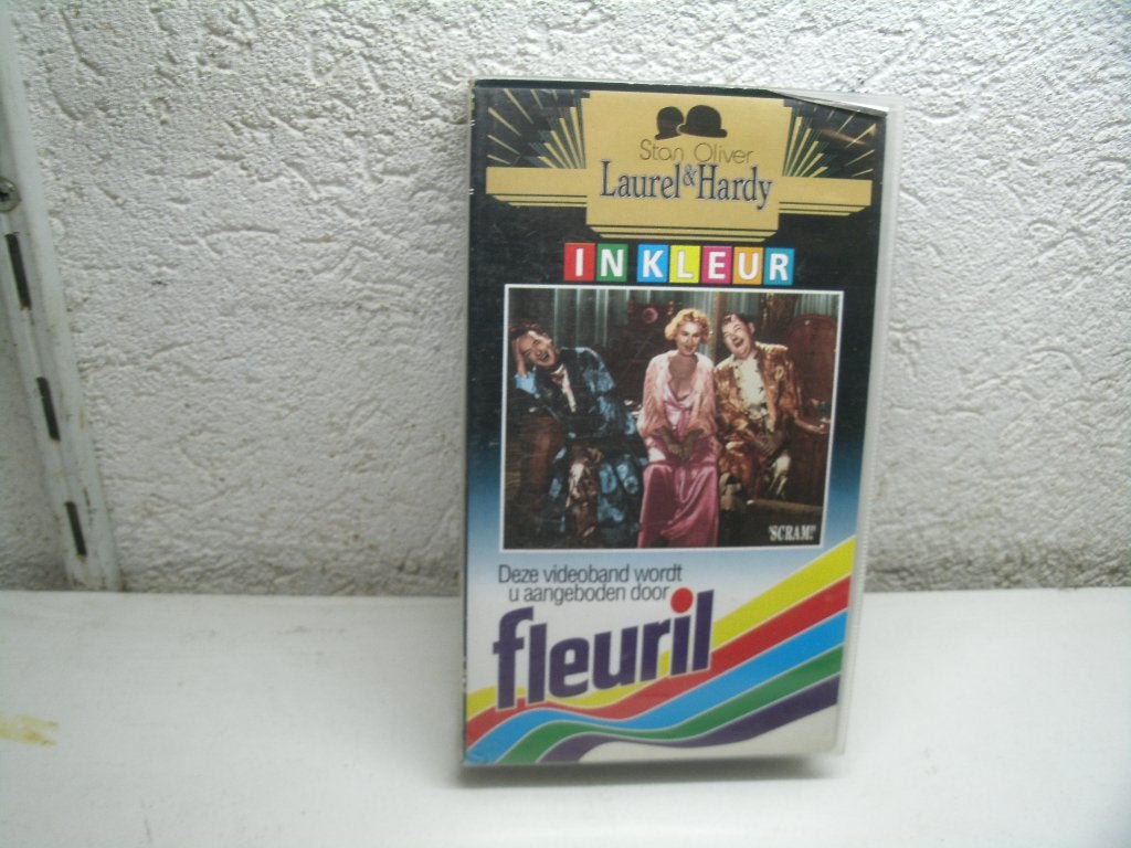 vhs 210b laurel & hardy in kleur, Alle leeftijden, Ophalen of Verzenden, Zo goed als nieuw, Komedie