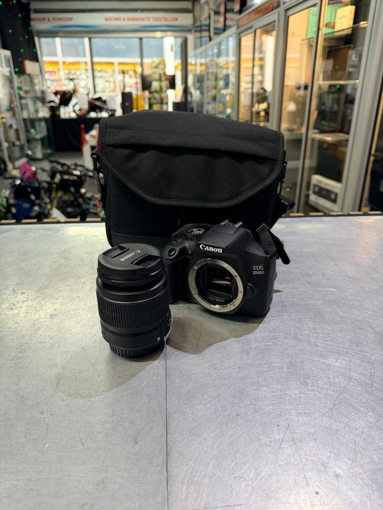 Canon EOS 2000D + 18-55mm Lens + Tas | ZGAN, ., Ophalen of Verzenden, Zo goed als nieuw, .
