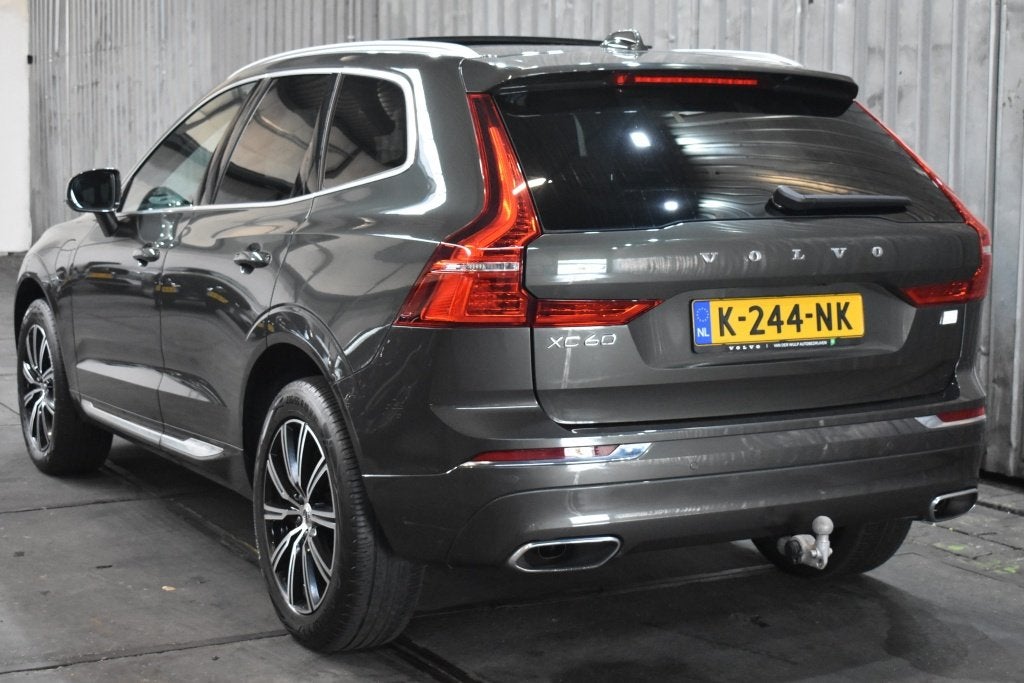 Volvo XC60 T8 390pk AWD Inscription | Schuifdak | BLIS | Tre, Auto's, Gebruikt, Euro 6, 138 €/maand, Bedrijf
