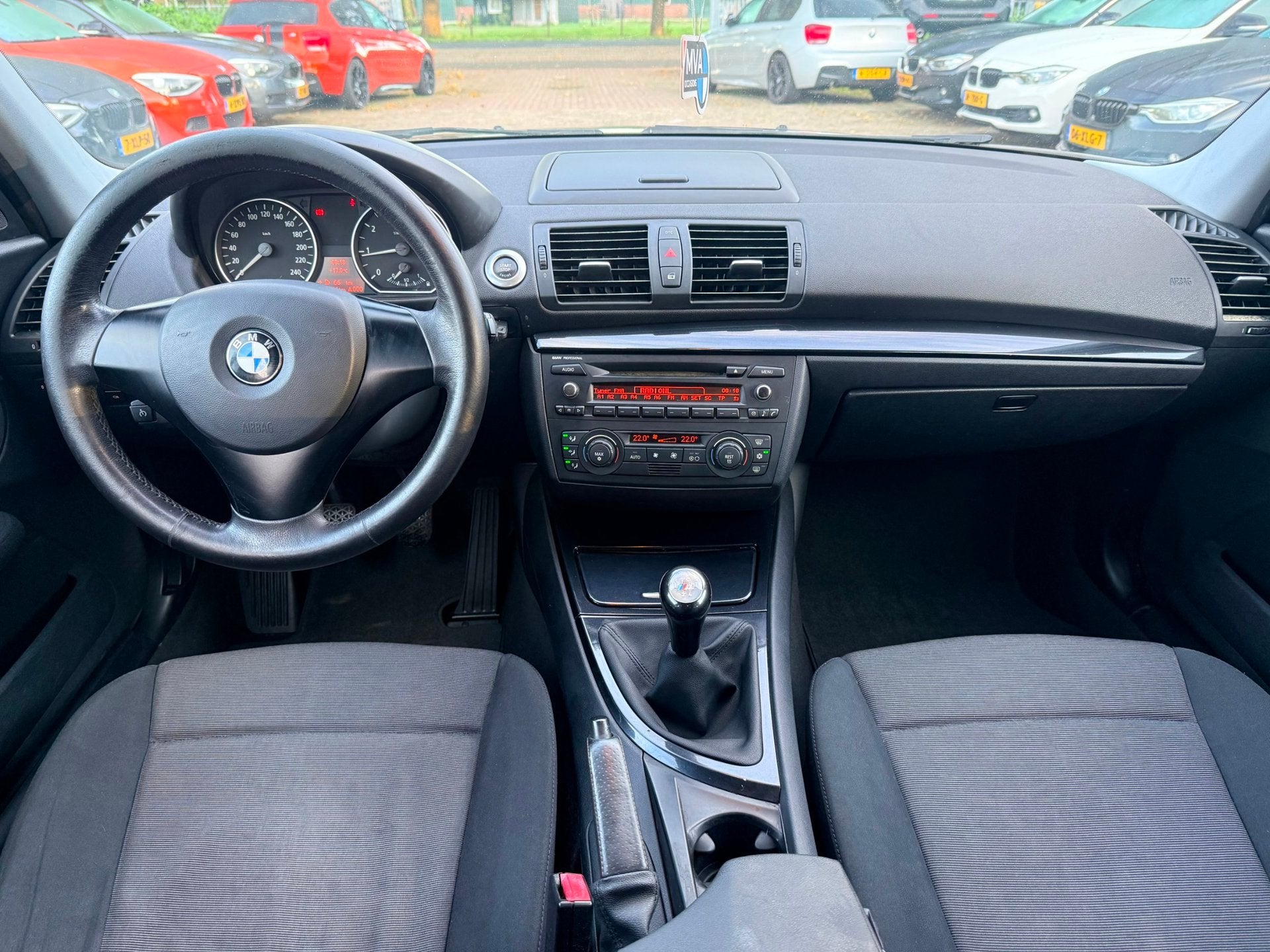 BMW 1-serie 116i|Ketting vervangen|Cruise control|Climate co, Auto's, 1596 cc, Gebruikt, Zwart, 4 cilinders