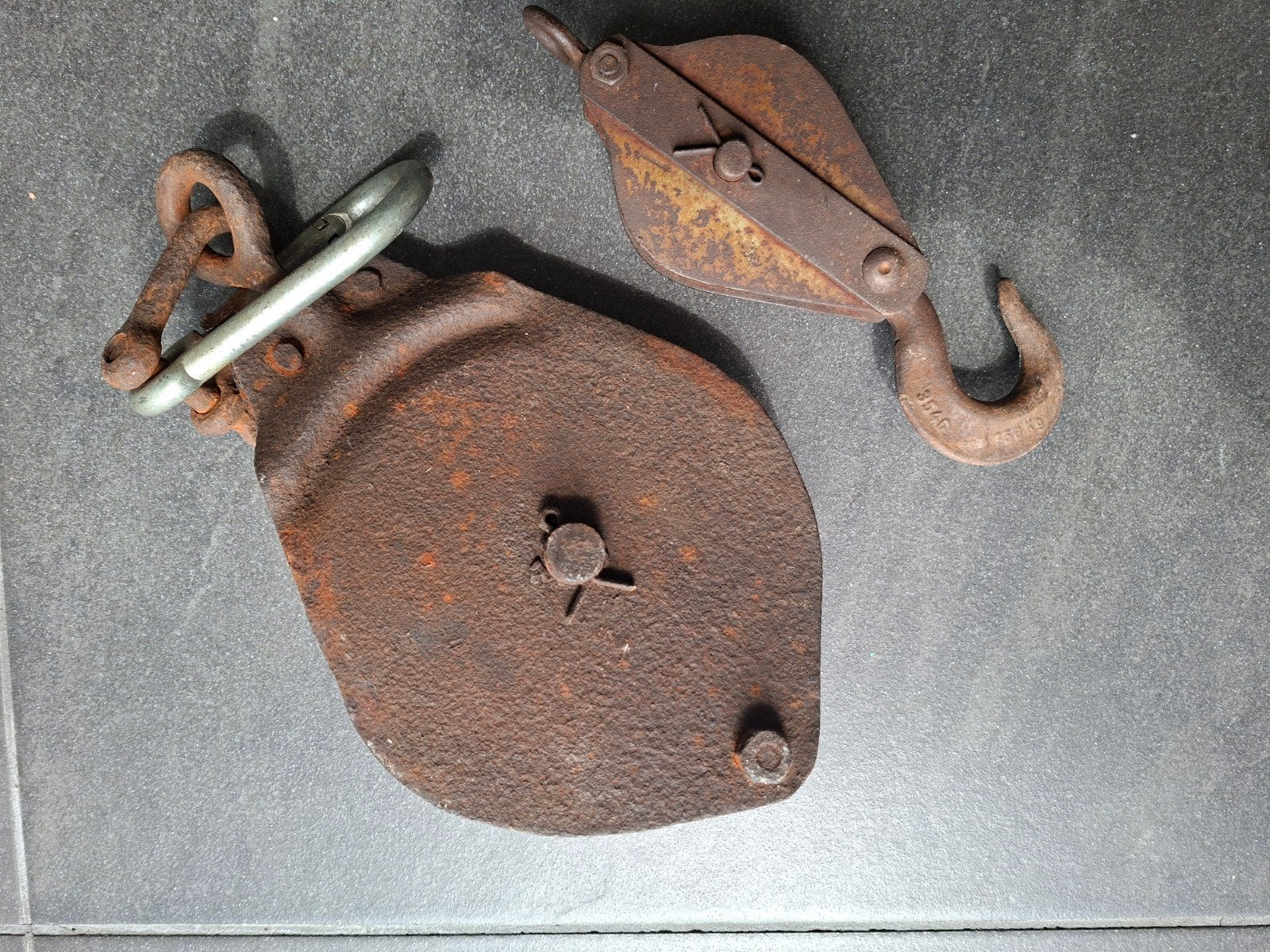 Oude roestige katrollen - set van 2, Ophalen