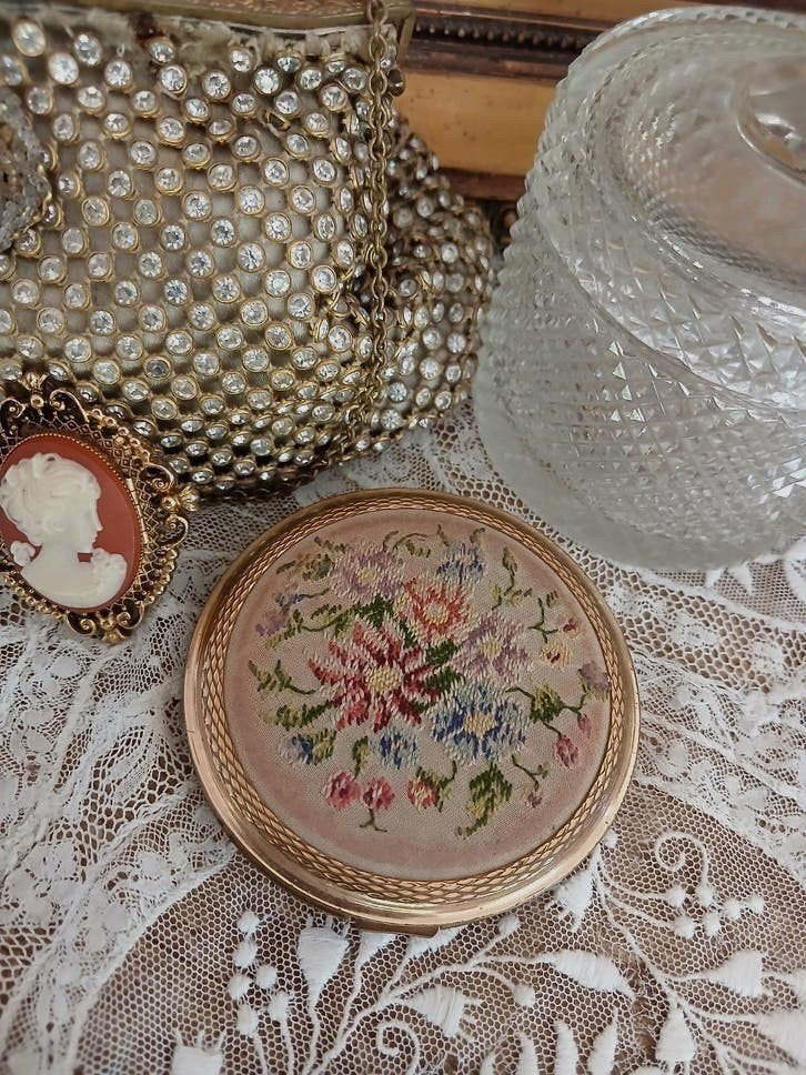 Vintage petit point poederdoosje Kigu..., Antiek en Kunst, Verzenden