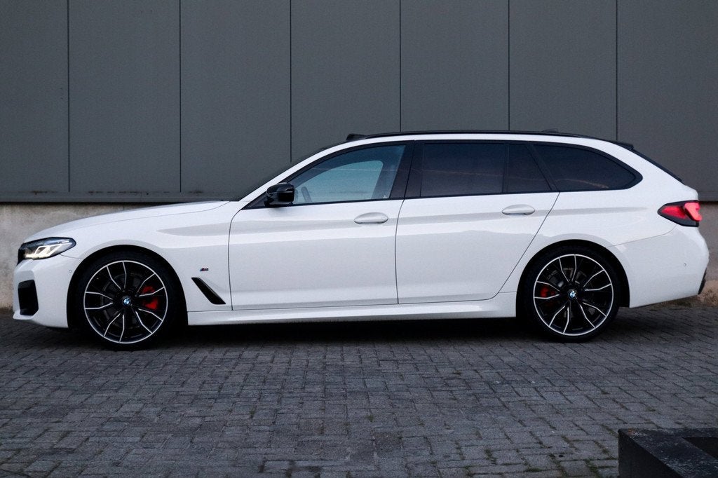 BMW 5-serie Touring 520i High Executive M-Sport/Panorama/Lee, Automaat, 1998 cc, Achterwielaandrijving, Gebruikt