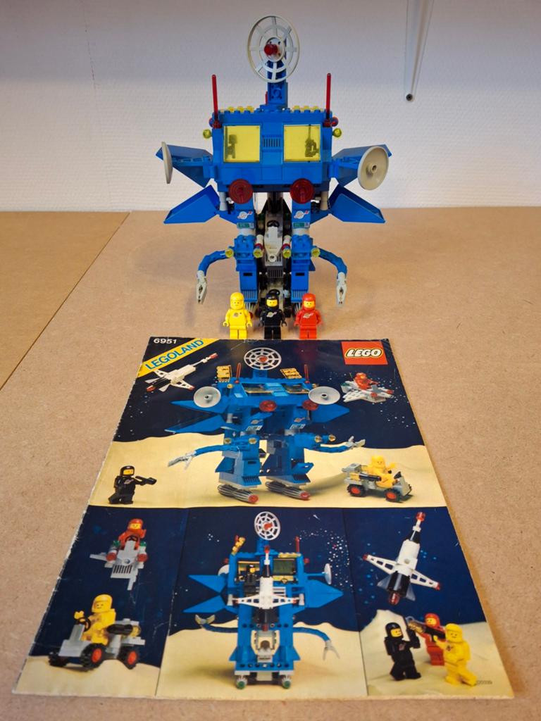 Lego 6951 Robot Command Center. Jaren 80 Classic Space, Compleet, Lego, Info@lego.com, 33 Bath Road, Slough, UK