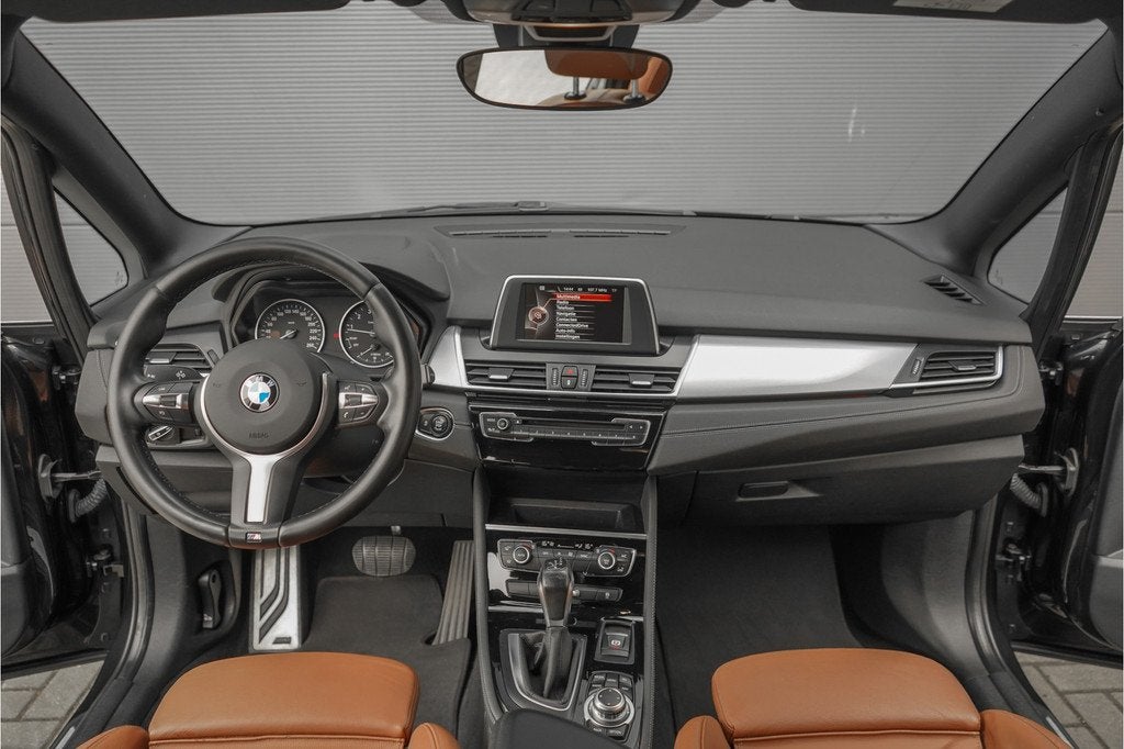 BMW 2 Serie Gran Tourer 220i M Sport 7 Pers Leder LED Trekha, Gebruikt, Euro 6, 7 stoelen, Zwart