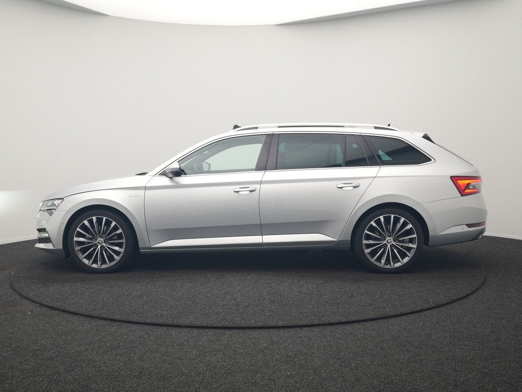 Skoda Superb Combi 1.4 TSI iV Laurin & Klement PHEV 218pk De, Auto's, Skoda, Gebruikt, 4 cilinders, Hybride Elektrisch/Benzine