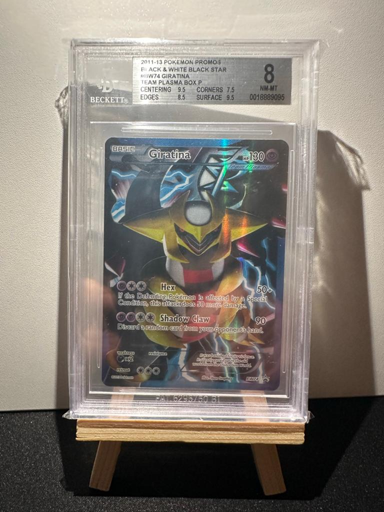 Giratina BW74 BGS 8, Ophalen of Verzenden, Zo goed als nieuw, Losse kaart, Foil