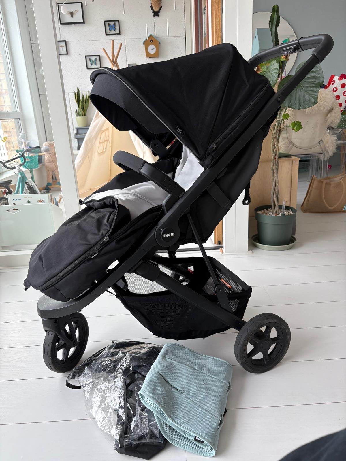 Thule spring buggy zwart, Ophalen, Zo goed als nieuw, Voetenzak