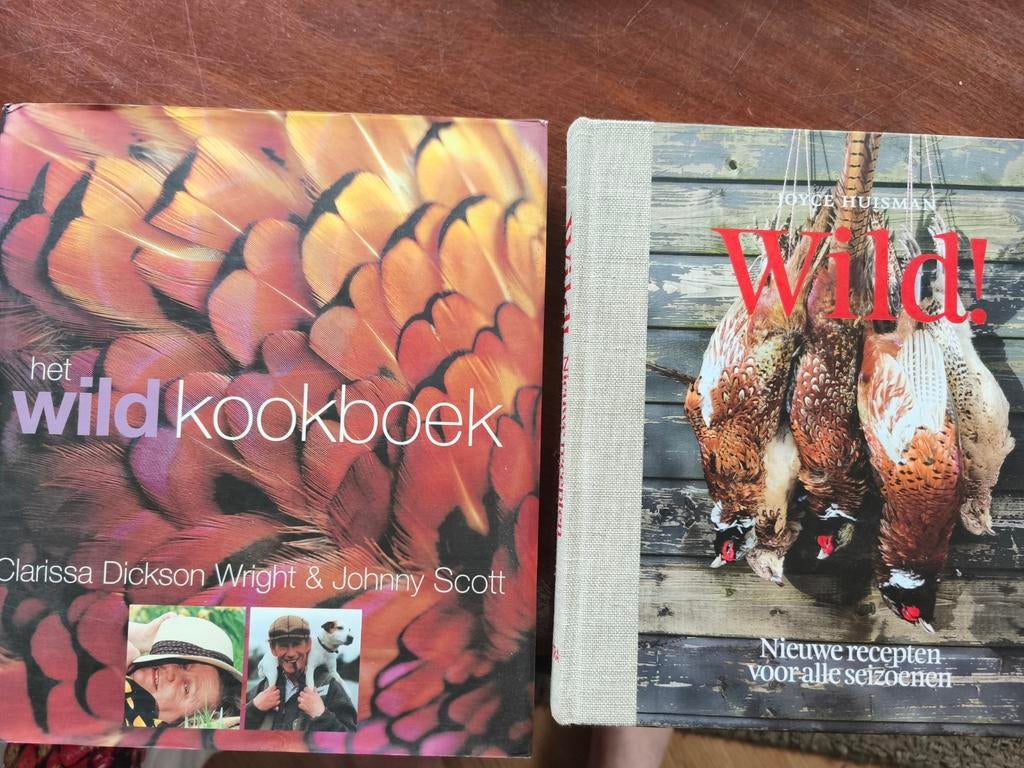 Het Wild Kookboek & Wild! Kookboek - 2 boeken, Hoofdgerechten, Ophalen of Verzenden, Zo goed als nieuw, Clarissa Dickson Wright & Johnny Scott, Joyce Huisman