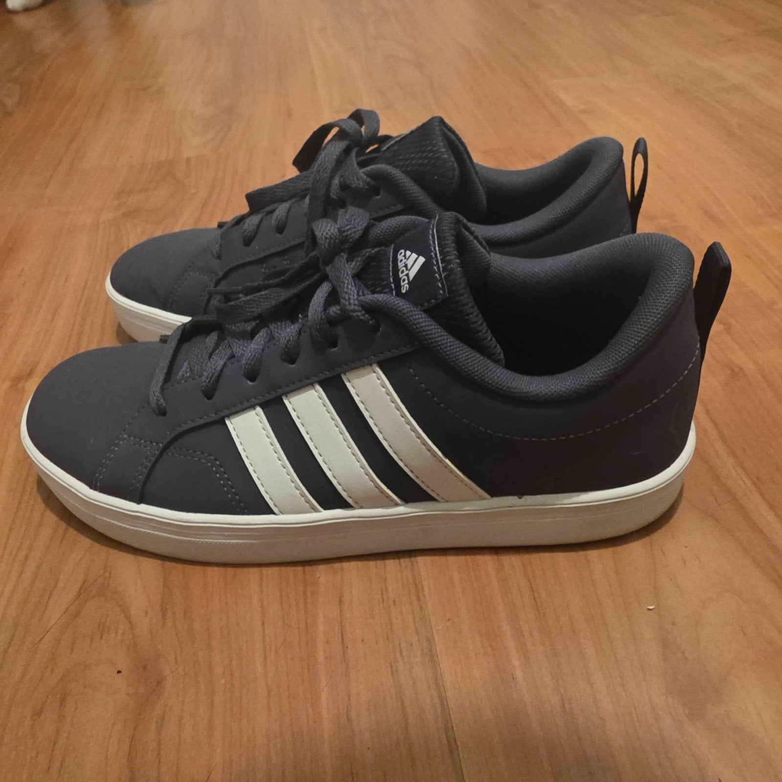 Adidas sneakers donkerblauw - slechts 1 keer gedragen, Ophalen of Verzenden, Blauw, Adidas, Sneakers of Gympen